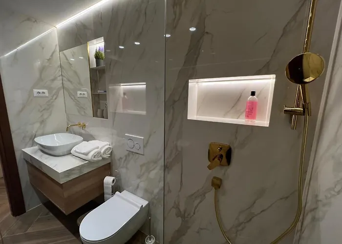 Golden Cube 公寓 *